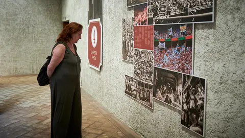 El alcalde de la ciudad, Enrique Maya, acompañado por el técnico superior del Archivo Municipal de Pamplona (AMP) y comisario de la muestra, Javier Marquinez, abrire la exposición 'Centenario de la Plaza de Toros de Pamplona 1922 - 2022: evocación, imágenes y documentos del Archivo Municipal de Pamplona'. PABLO LASAOSA