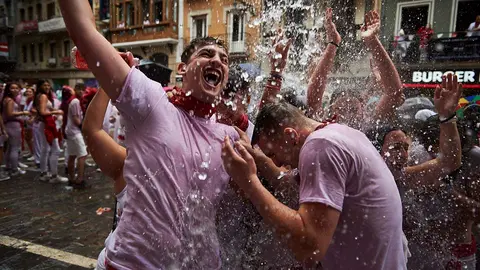 Chupinazo de San Fermín 2022 en la Plaza del Ayuntamiento de Pamplona lanzado por Juan Carlos Unzué. PABLO LASAOSA