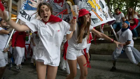 Gran ambiente en la primera corrida de la Feria del Toro de San Fermín 2022. MAITE H. MATEO