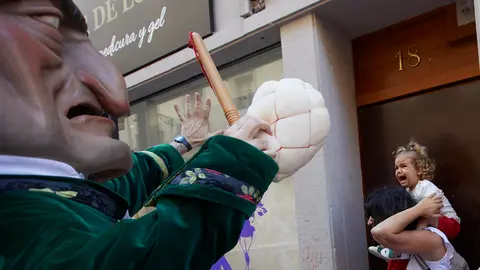 Salida del día 8 de julio de la comparsa de Gigantes y Cabezudos por las calles de Pamplona durante las fiestas de San Fermín 2022. IÑIGO ALZUGARAY