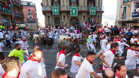 Tercer encierro de San Fermín 2022 con toros de la ganadería D. José Escolar. ALEJANDRO VELASCO