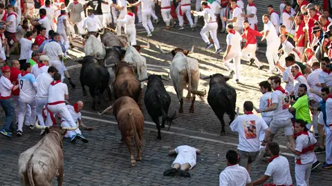 Cuarto encierro de San Fermín con toros de La Palmosilla en Ayuntamiento. MAITE H. MATEO-15