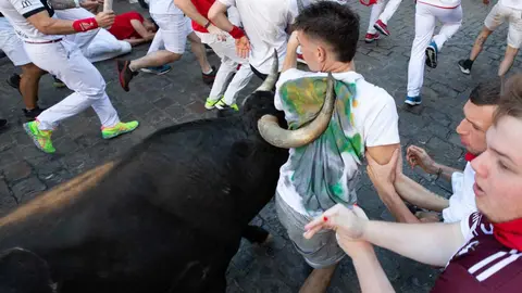 Cuarto encierro de San Fermín 2022 con toros de La Palmosilla en Telefónica. KUKUXUMUXU. Javier Ibañez.