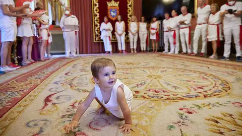 Pamplona homenajea en el Día Infantil de las fiestas a todos los niños y niñas que viven este año sus primeros Sanfermines. AYUNTAMIENTO DE PAMPLONA