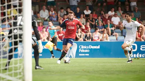 Osasuna se enfrenta al Burgos en Tajonar en un partido amistoso durante la pretemporada de 2022. PABLO LASAOSA