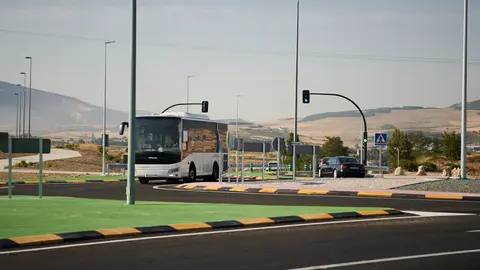 Nueva rotonda y paseo peatonal que conecta Pamplona y Cordovilla. PABLO LASAOSA