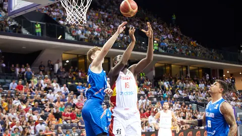 Partido entre las selecciones de baloncesto de España e Islandia correspondiente a la fase de clasificación para el Mundial de 2023 disputado en el pabellón Navarra Arena de Pamplona. IÑIGO ALZUGARAY