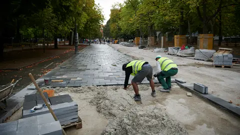 Visita de la Gerencia y la Comisión de Urbanismo a las obras de reurbanización de la calle Bosquecillo, cuya finalización está prevista para el mes de noviembre. PABLO LASAOSA