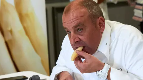 Acto de elección del Mejor Espárrago de Navarra en conserva en la Cata Solidaria Espárrago de Navarra, que celebra su décima edición. IÑIGO ALZUGARAY