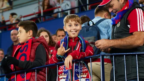 La grada de El Sadar durante el partido de La Liga Santander entre CA Osasuna y RCD Espanyol. IÑIGO ALZUGARAY