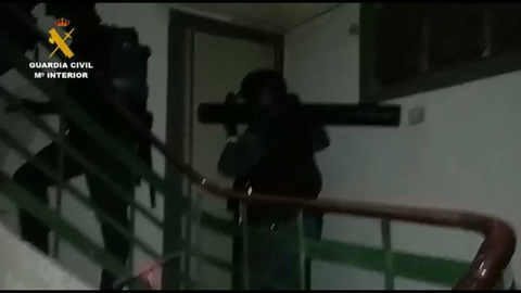 Imagen del vídeo de la redada antidroga llevada a cabo por la Guardia Civil en Estella. GUARDIA CIVIL