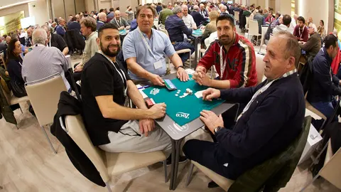 Inicio del Máster Internacional de Mus que se celebra en el Hotel Iruña Park de Pamplona y en el que participan 320 parejas en 160 mesas. IÑIGO ALZUGARAY