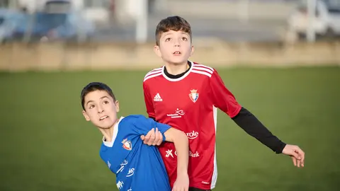 Cardenal Ilundain se enfrenta a Calasanz durante el torneo interescolar 2022. PABLO LASAOSA