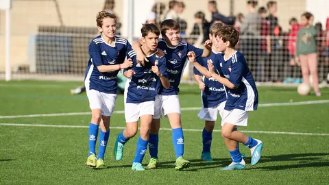 Ikastola Amaiur se enfrenta a San Cernin durante el torneo interescolar 2022. PABLO LASAOSA