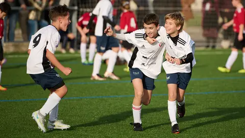 Regina Pacis se enfrenta a Larraona Claret durante la segunda jornada del torneo interescolar 2022. PABLO LASAOSA