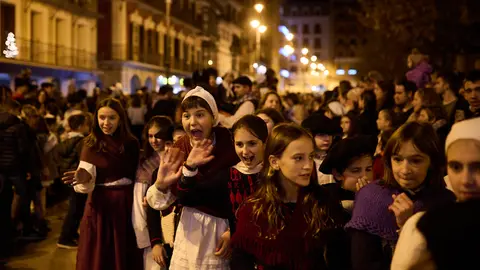 Olentzero desfila por las calles de Pamplona durante la Navidad de 2022. PABLO LASAOSA