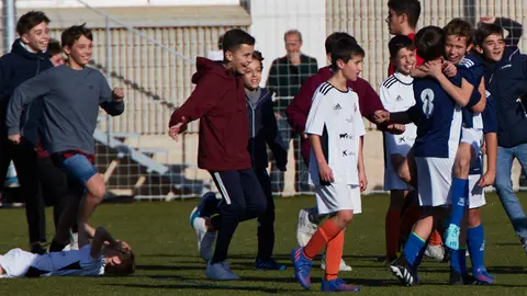 Quinta jornada del XL Torneo Interescolar de Fundación Osasuna en categoría mixta celebrado en las instalaciones de Tajonar. IÑIGO ALZUGARAY
