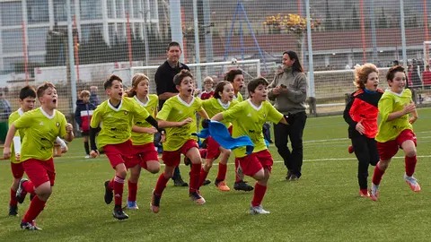 Partido de dieciseisavos de final del XL Torneo Interescolar de Fundación Osasuna en categoría mixta entre Sagrado Corazón y Mendialdea II disputado en las instalaciones de Tajonar. IÑIGO ALZUGARAY