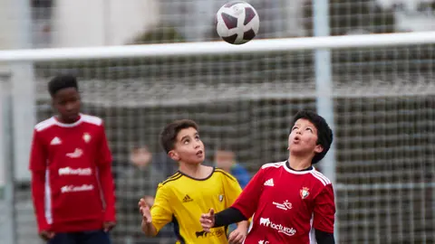 Partido de octavos de final del XL Torneo Interescolar de Fundación Osasuna en categoría mixta entre  Luis Amigó y San Pedro disputado en las instalaciones de Tajonar. IÑIGO ALZUGARAY