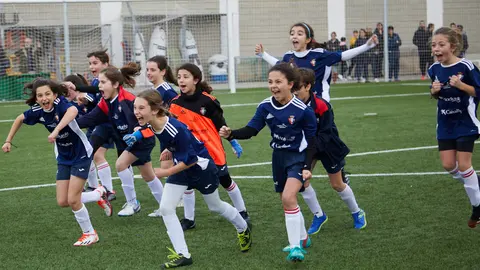 Partido de octavos de final del XL Torneo Interescolar de Fundación Osasuna en categoría femenina entre Teresianas y Larraona Claret disputado en las instalaciones de Tajonar. IÑIGO ALZUGARAY