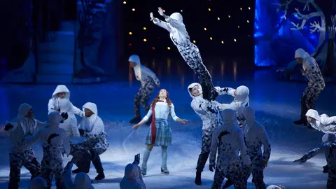 Espectáculo sobre hielo 'Crystal', de Le Cirque du Soleil celebrado en el pabellón Navarra Arena de Pamplona. IÑIGO ALZUGARAY