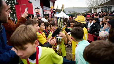 Entrega de premios y trofeos de la XL edición del  campeonato interescolar. PABLO LASAOSA