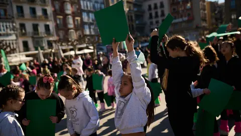 La Asociación Española Contra el Cáncer organiza diferentes actos en Pamplona durante el Día Mundial del Cáncer, que se celebra cada 4 de febrero. PABLO LASAOSA
