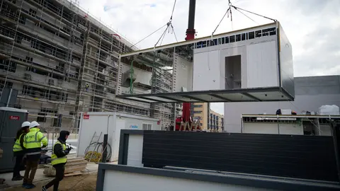 La empresa navarra NSM construye modularmente el nuevo restaurante Popeyes, en la avenida Guipúzcoa de Pamplona. PABLO LASAOSA 