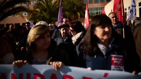 Los sindicatos convocantes de la huelga en la Función Pública de Navarra  y los sindicatos de la Mesa Sectorial de Salud convocantes de la huelga (LAB, SAE, UGT, ELA y CCOO) organizan una columna de sanitarios a modo de manifestación hasta el Palacio de Navarra. PABLO LASAOSA