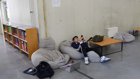 El rector de la UPNA, Ramón Gonzalo, y el consejero de Universidad, Innovación y Transformación Digital del Gobierno de Navarra, Juan Cruz Cigudosa, visitan los Open Space, nuevos espacios habilitados en la Universidad para "fomentar la creatividad y el trabajo en equipo de sus estudiantes". IÑIGO ALZUGARAY