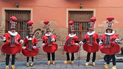 Carnaval de Tudela: premio especial del jurado a grupo original: la Banda de Chelos.(Gema Medrano y grupo)