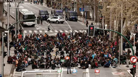Jornada de huelga en la educación pública navarra convocada por los sindicatos LAB, Steilas, CCOO, ELA y UGT. EFE/ Jesús Diges