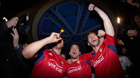 Celebración de la clasificación de Osasuna para la final de la Copa del Rey, en la Plaza del Castillo de Pamplona. IÑIGO ALZUGARAY