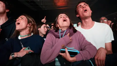 Concierto del músico madrileño Leiva dentro de su gira ‘Cuando te muerdes el labio’ en el Navarra Arena de Pamplona. IÑIGO ALZUGARAY