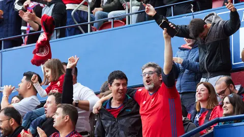 La grada del estadio de El Sadar durante el partido de la Liga Santander entre CA Osasuna y Real Betis disputado en Pamplona. IÑIGO ALZUGARAY