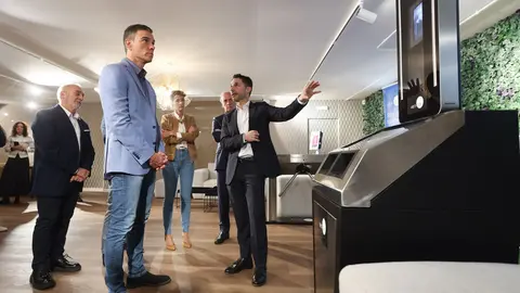 El presidente del Gobierno, Pedro Sánchez, visita las instalaciones de la empresa navarra das-Nano. GOBIERNO DE NAVARRA