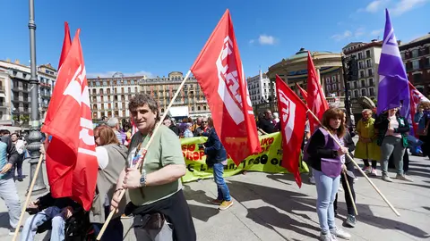 Manifestación de LAB, con el lema 'Egiteko beste mundu bat (Otro mundo por hacer)', con motivo del 1º de Mayo. IÑIGO ALZUGARAY