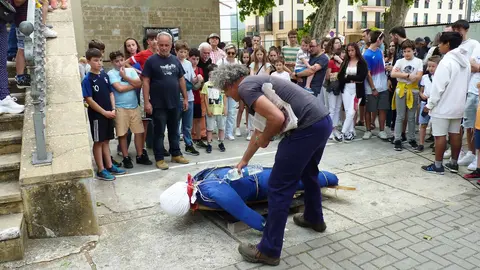 Fiesta de la quema del 'mayo' en Murieta. Navarra.com
