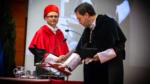 Acto de toma de posesión del rector de la UPNA, Ramón Gonzalo, así como de las personas que integrarán su equipo de dirección. JASMINA AHMETSPAHIC