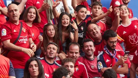 La grada del estadio de El Sadar durante el partido de la Liga Santander entre CA Osasuna y Girona FC disputado en Pamplona. IÑIGO ALZUGARAY