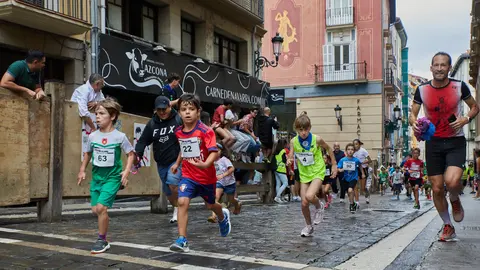 XXXVIII Carrera del Encierro organizada por la peña La Jarana de Pamplona y en la que se recorren los 799 metros del encierro en cinco categorías diferentes categorías. IÑIGO ALZUGARAY