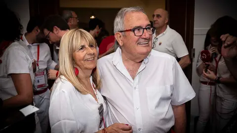 Chupinazo de San Fermín 2023 lanzado por Luis Sabalza y Osasuna desde el balcón
del Ayuntamiento de Pamplona. JASMINA AHMETSPAHIC