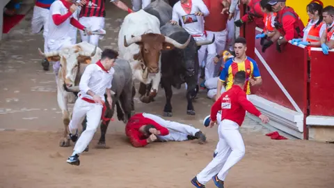 Segundo encierro de San Fermín 2023 con toros de la ganadería de José Escolar en la Plaza de Toros de Pamplona. JASMINA AHMETSPAHIC