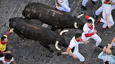 Cuarto encierro de San Fermín 2023 con toros de Fuente Ymbro en el tramo de Telefónica. PABLO LASAOSA
