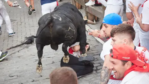Sexto encierro de San Fermín 2023 en el tramos de Telefónica con toros de la ganadería de Jandilla. Eduardo Sanz / Europa Press