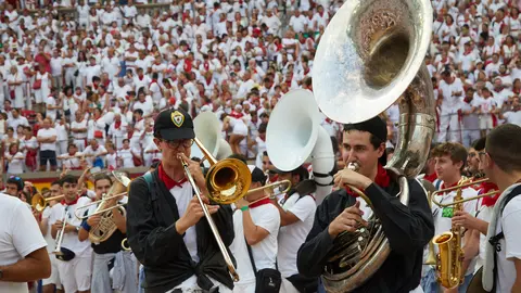 Despedida de las peñas en la Plaza de Toros de Pamplona en el último día de las fiestas de San Fermín de 2023. IÑIGO ALZUGARAY