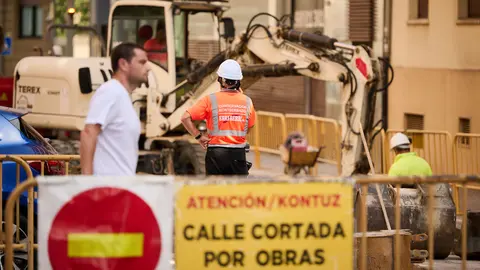 Reasfaltado de la calle Paulino Caballero de Pamplona. PABLO LASAOSA