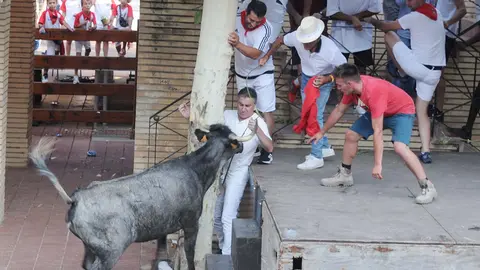 Fiestas de la Juventud de Caparroso con gran ambiente, conciertos, paellada y vacas. AMAYA LUQUI (16)