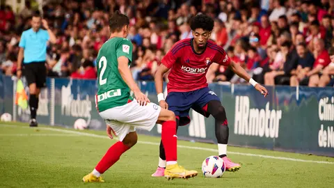 Osasuna se enfrenta al Alavés durante un partido de pretemporada 23-24 en Tajonar. PABLO LASAOSA