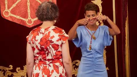 Acto de toma de posesión de los nuevos consejeros y consejeras del Ejecutivo foral presidido por la presidenta del Gobierno de Navarra, María Chivite, en el Salón del Trono del Palacio de Navarra. IÑIGO ALZUGARAY